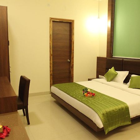 Hotel Golden Fern Patiala Bagian luar foto