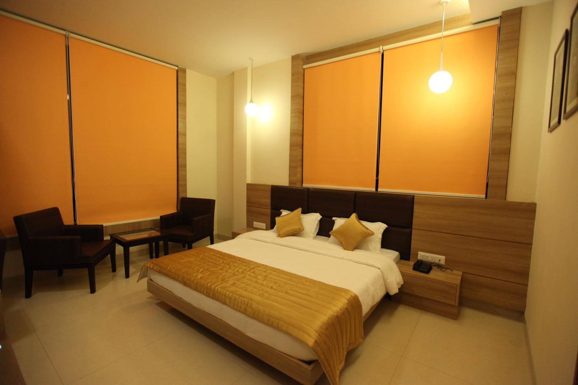 Hotel Golden Fern Patiala Bagian luar foto